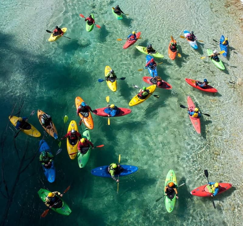 Canoisti in rapida