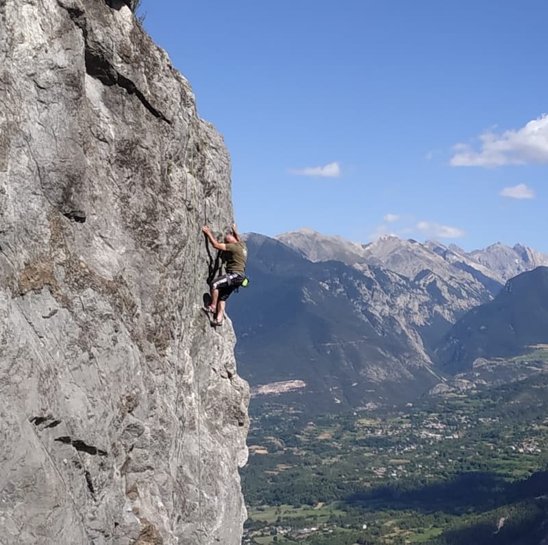 Arrampicata sportiva in falesia